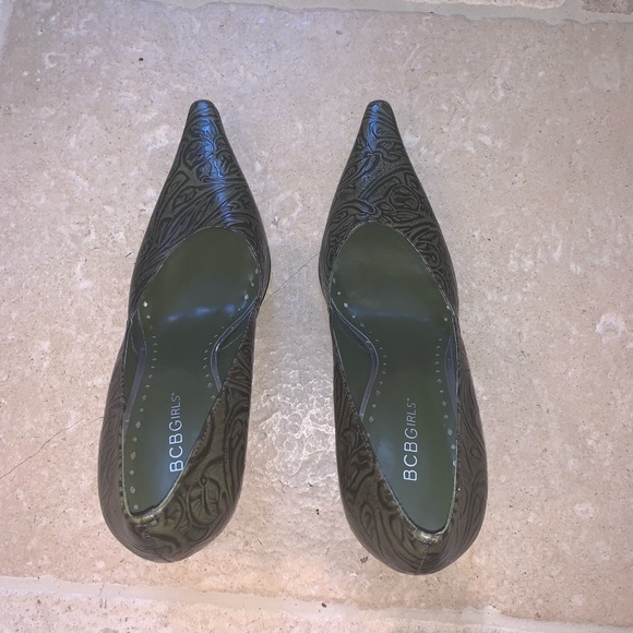 NWOT BCBGirls pointy pumps - Picture 8 of 11